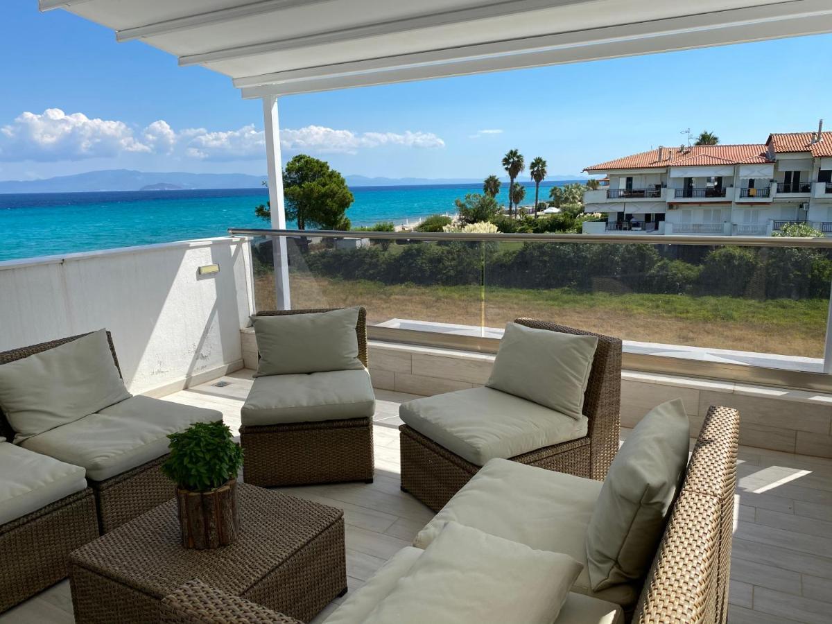 Villa Theodora In Front Of The Sea Ханиоти Екстериор снимка